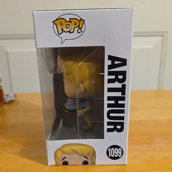 Funko Pop! Arthur with Yellow Hair and Purple Outfit - Picture 2 of 4